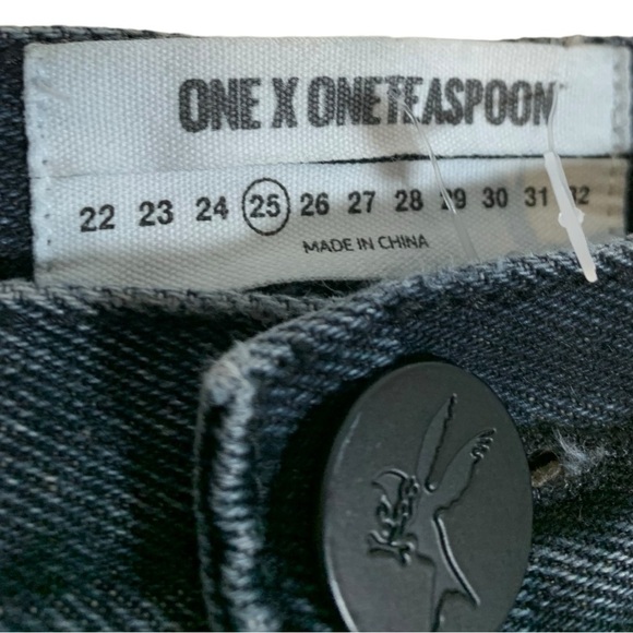 Free People One TeaSpoon Bandits Distressed Jeans Shorts Size 25 - Picture 5 of 9